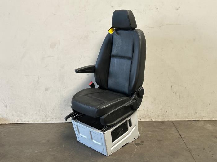 Używane Fotel lewy Mercedes Sprinter 3,5t (907.6/910.6) 311 CDI 2.0 D RWD Cena € 332,75 Z VAT oferowane przez Autoparts Van De Velde