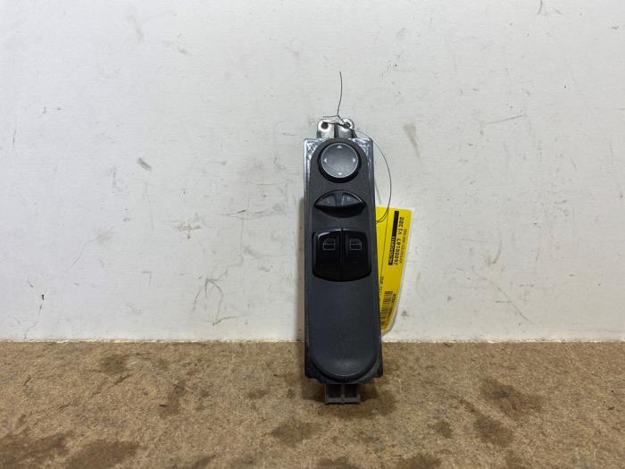 Usados Interruptor combinado de ventanillas Mercedes Vito (639.7) 2.2 116 CDI 16V 4x4 Euro 5 Precio € 78,65 IVA incluido ofrecido por Autoparts Van De Velde