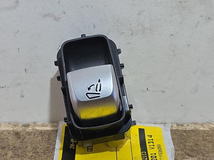 Usados Interruptor Mercedes C Estate (S205) C-200d 2.2 16V Precio € 18,15 IVA incluido ofrecido por Autoparts Van De Velde