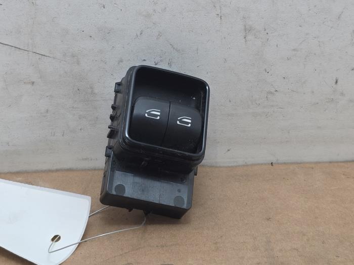Usados Interruptor combinado de ventanillas Mercedes Sprinter 3t (910.6) 211 CDI 2.0 D FWD Precio € 60,50 IVA incluido ofrecido por Autoparts Van De Velde