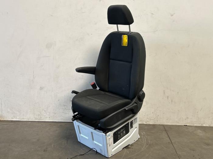 Używane Fotel lewy Mercedes Sprinter 3,5t (910.0/910.1/907.1/907.2) 314 CDI 2.1 D RWD Cena € 332,75 Z VAT oferowane przez Autoparts Van De Velde