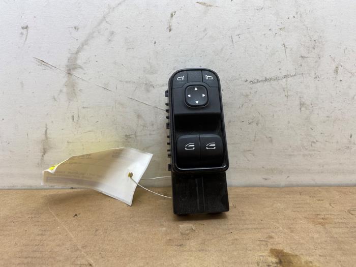 Usados Interruptor combinado de ventanillas Mercedes Sprinter 3,5t (910.0/910.1/907.1/907.2) 314 CDI 2.1 D RWD Precio € 90,75 IVA incluido ofrecido por Autoparts Van De Velde