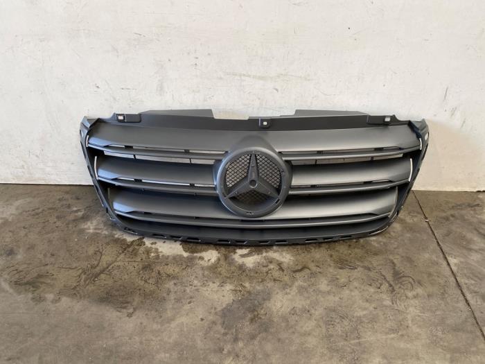 Neue Grill Mercedes Sprinter Tourer 3,5t (907.7) 311 CDI 2.1 D RWD Preis € 151,25 Mit Mehrwertsteuer angeboten von Autoparts Van De Velde