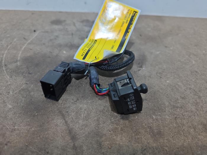 Usados Interruptor Mercedes SL (R129) 5.0 500 SL 32V Precio € 90,75 IVA incluido ofrecido por Autoparts Van De Velde