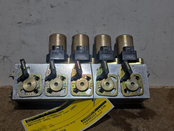Gebrauchte Ventilblock hydraulisch Mercedes SL (R129) 5.0 500 SL 32V Preis € 151,25 Mit Mehrwertsteuer angeboten von Autoparts Van De Velde