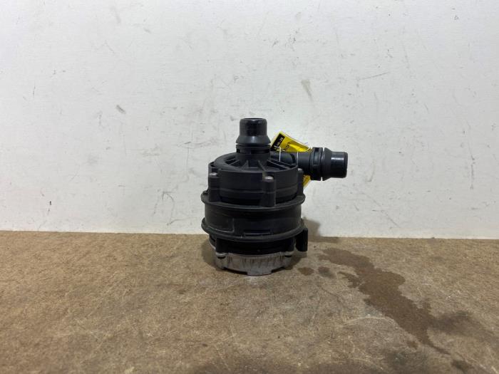 Begagnade Vattenpump Mercedes EQA (N243) 250 67 kWh Pris € 60,50 Inklusive moms erbjuds av Autoparts Van De Velde