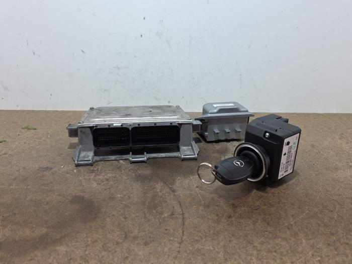 Used Ignition lock + computer Mercedes A (W169) 1.7 A-180 Price € 302,50 Inclusive VAT offered by Autoparts Van De Velde
