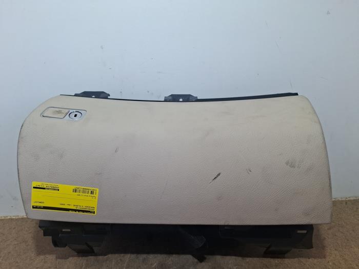 Begagnade Handskfack Mercedes S (W221) 3.0 S-320 CDI 24V Pris på förfrågan erbjuds av Autoparts Van De Velde