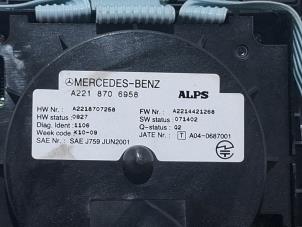 Commande ordinateur de bord d'un Mercedes-Benz S (W221) 5.5 S-550 32V 4-Matic 2010