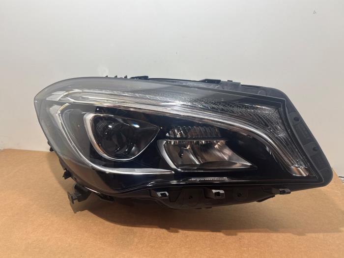 Nowe Reflektor prawy Mercedes CLA (117.3) 2.0 CLA-250 Turbo 16V 4-Matic Cena € 1.058,75 Z VAT oferowane przez Autoparts Van De Velde