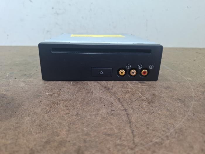Używane Odtwarzacz DVD Mercedes S (W221) 5.5 S-550 32V 4-Matic Cena na żądanie oferowane przez Autoparts Van De Velde