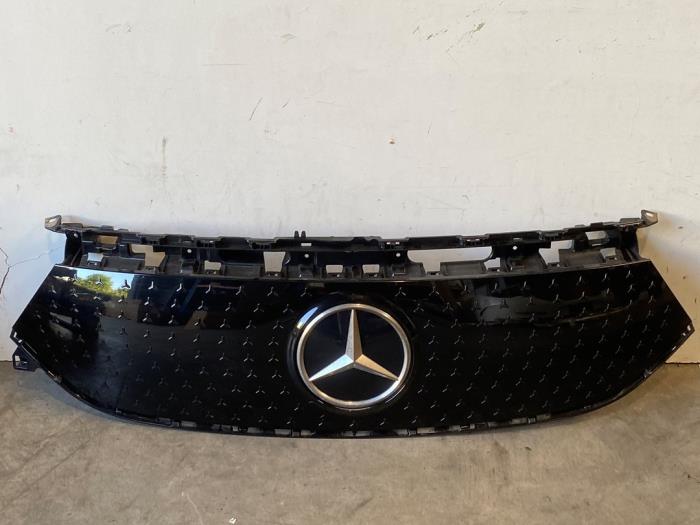 Używane Grill Mercedes EQA (N243) 250+ 71 kWh Cena na żądanie oferowane przez Autoparts Van De Velde