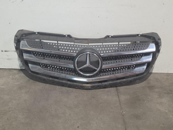 Begagnade Grill Mercedes Sprinter 3,5t (906.63) 311 CDI 16V Pris på förfrågan erbjuds av Autoparts Van De Velde