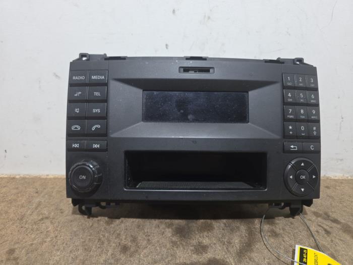 Używane Radio Mercedes Sprinter 3,5t (906.13/906.23) 313 CDI 16V Cena na żądanie oferowane przez Autoparts Van De Velde