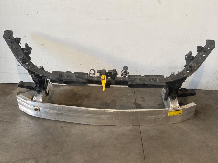 Używane Panel przedni Mercedes GLB (247.6) 2.0 GLB-200d Cena na żądanie oferowane przez Autoparts Van De Velde