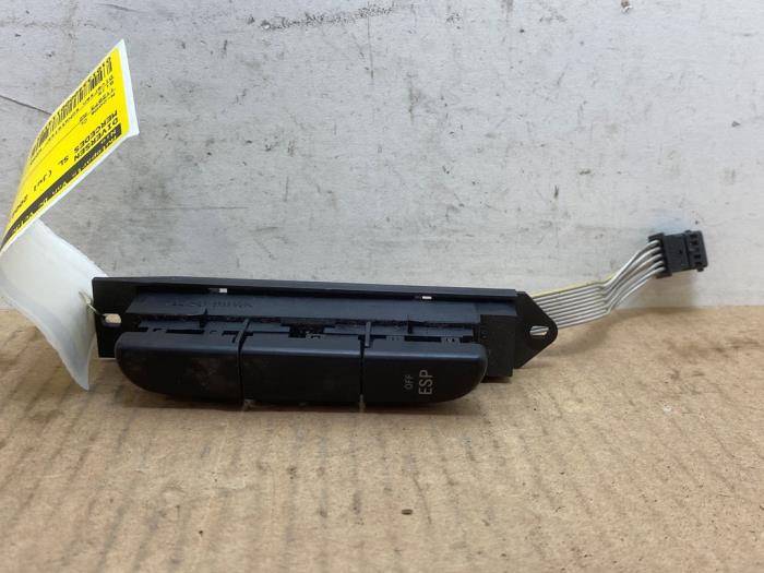 Usagé Divers Mercedes SL (R230) 3.7 SL-350 V6 18V Prix sur demande proposé par Autoparts Van De Velde