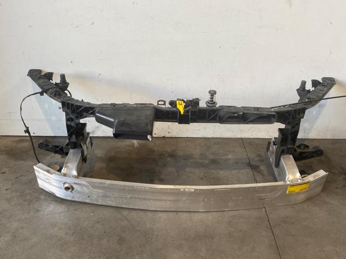 Używane Panel przedni Mercedes GLB (247.6) 2.0 GLB-200d Cena na żądanie oferowane przez Autoparts Van De Velde