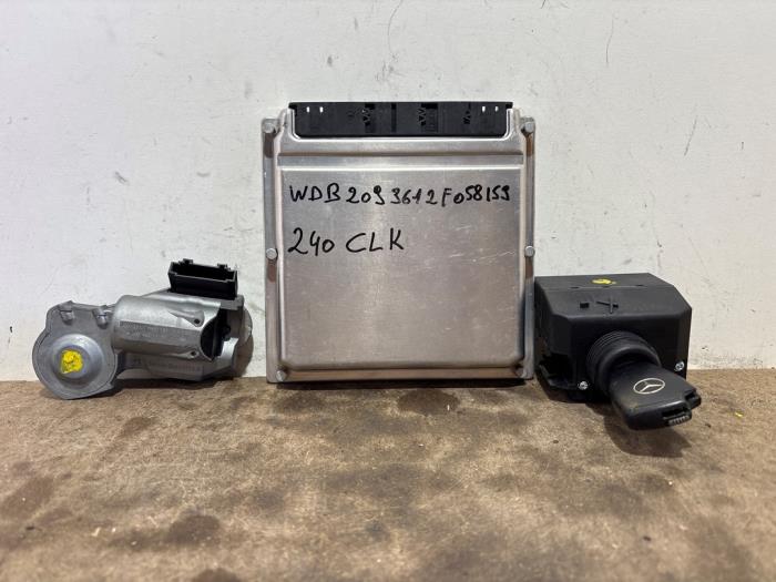 Used Ignition lock + computer Mercedes CLK (C209) 2.2 220 CDI 16V Price on request offered by Autoparts Van De Velde