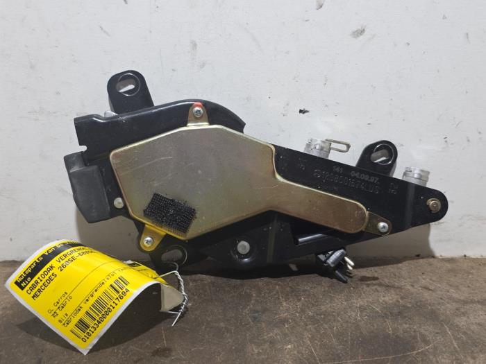 Convertible roof main ram cylinder
