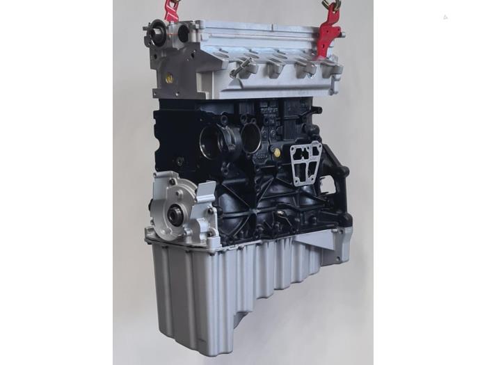 Motor van een Volkswagen Crafter 2.0 BiTDI 4Motion 2016