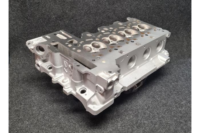 Cylinder head from a BMW 5 serie Touring (F11) 520i 16V 2015