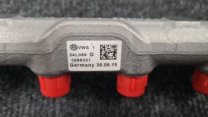 Fuel injector nozzle from a Volkswagen Passat (3G2) 2.0 TDI 16V 150 2017