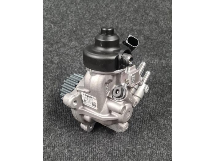 Mechanical fuel pump from a Volkswagen Golf VII Variant (AUVV) 2.0 TDI 150 16V 2019