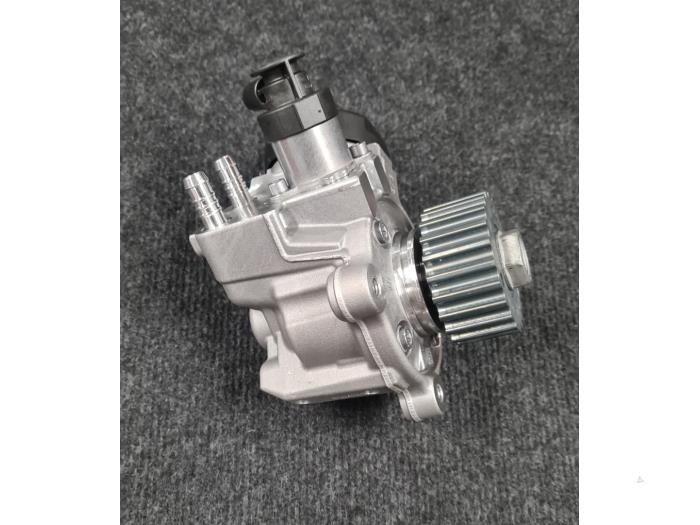 Mechanical fuel pump from a Volkswagen Golf VII Variant (AUVV) 2.0 TDI 150 16V 2019