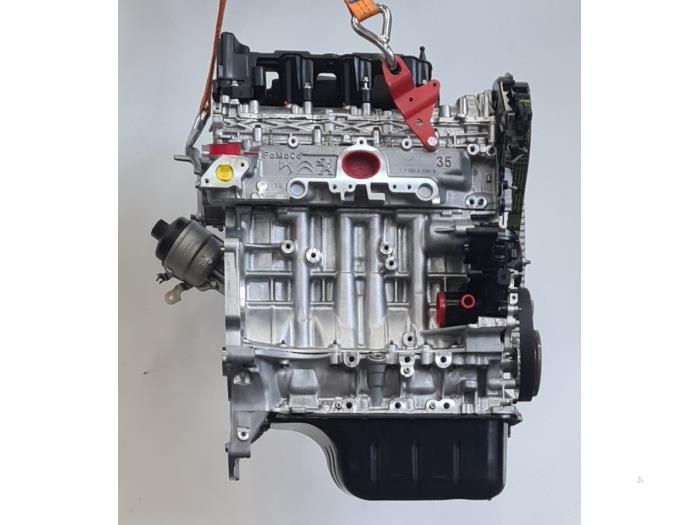 Engine from a Peugeot 3008 II (M4/MC/MJ/MR) 1.5 BlueHDi 130 2021