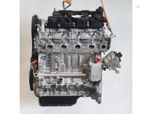 Engine from a Peugeot 3008 II (M4/MC/MJ/MR) 1.5 BlueHDi 130 2021