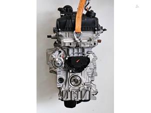 Engine from a Opel Crossland (X) 1.2 12V Euro 6 2018