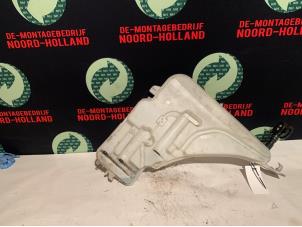 Usagé Lave-glace avant BMW 1-Serie Prix € 25,00 Règlement à la marge proposé par Demontagebedrijf Noord-Holland