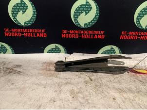 Usados Brazo de soporte inferior izquierda detrás BMW X3 Precio € 35,00 Norma de margen ofrecido por Demontagebedrijf Noord-Holland
