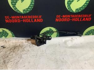 Usados Mecanismo de cerradura de capó Volkswagen Beetle Precio € 20,00 Norma de margen ofrecido por Demontagebedrijf Noord-Holland