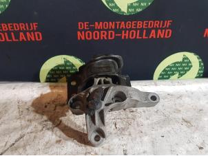 Usagé Support moteur Renault Clio Prix € 30,00 Règlement à la marge proposé par Demontagebedrijf Noord-Holland