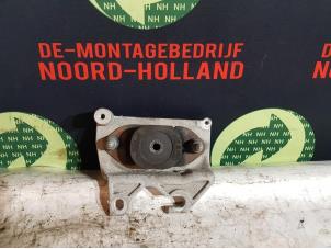 Usagé Support moteur Renault Clio Prix € 25,00 Règlement à la marge proposé par Demontagebedrijf Noord-Holland