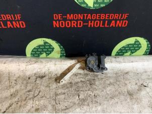 Used Electric heater valve Toyota Prius Price € 20,00 Margin scheme offered by Demontagebedrijf Noord-Holland