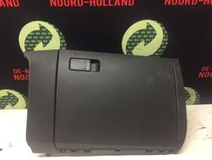 Gebrauchte Handschuhfach Volkswagen Polo Preis € 50,00 Margenregelung angeboten von Demontagebedrijf Noord-Holland