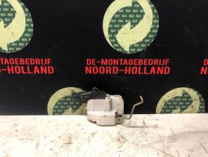 Gebrauchte Türschlossmechanik 4-türig links hinten Kia Picanto Preis € 20,00 Margenregelung angeboten von Demontagebedrijf Noord-Holland
