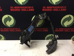 Gebrauchte Scheinwerfergehäuse links Mercedes W212 Preis € 20,00 Margenregelung angeboten von Demontagebedrijf Noord-Holland
