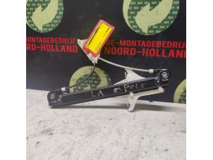 Usagé Mécanique vitre 2portes arrière gauche Volkswagen Polo Prix € 30,00 Règlement à la marge proposé par Demontagebedrijf Noord-Holland