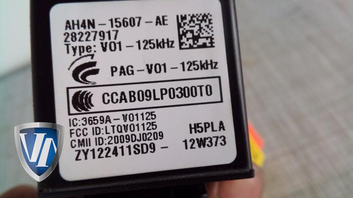 Electronic ignition key from a Volvo XC60 I (DZ) 2.4 D5 20V AWD Geartronic 2012