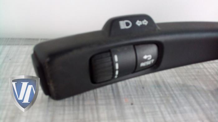 Indicator switch from a Volvo XC60 I (DZ) 2.4 D5 20V AWD Geartronic 2012