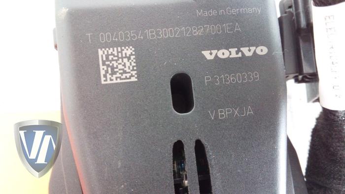 Brake assist sensor from a Volvo XC60 I (DZ) 2.4 D5 20V AWD Geartronic 2012