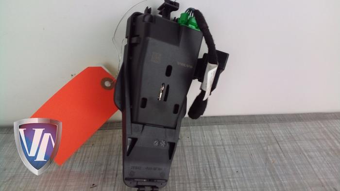 Brake assist sensor from a Volvo XC60 I (DZ) 2.4 D5 20V AWD Geartronic 2012