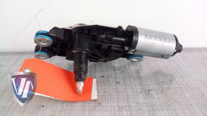 Rear wiper motor from a Volvo XC60 I (DZ) 2.4 D5 20V AWD Geartronic 2012
