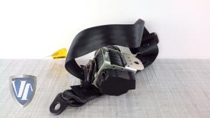 Used Rear seatbelt, centre Volvo V50 (MW) 1.6 D2 16V Price € 60,44 Inclusive VAT offered by Vollux Carparts B.V.