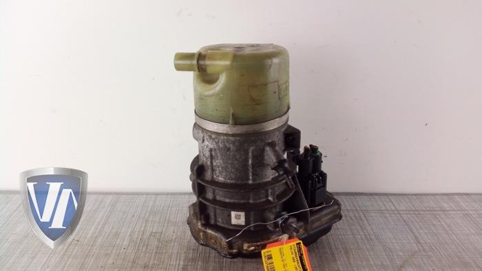 Usagé Pompe de direction Volvo S60 II (FS) 2.0 D3 20V Prix € 72,54 Prix TTC proposé par Vollux Carparts B.V.