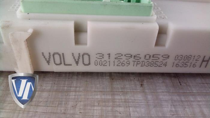 Module électronique central d'un Volvo V40 (MV) 2.0 D4 20V 2012