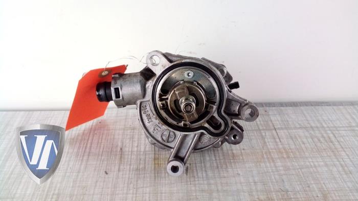 Vacuum pump (diesel) from a Volvo XC60 I (DZ) 2.4 D5 20V AWD Geartronic 2012